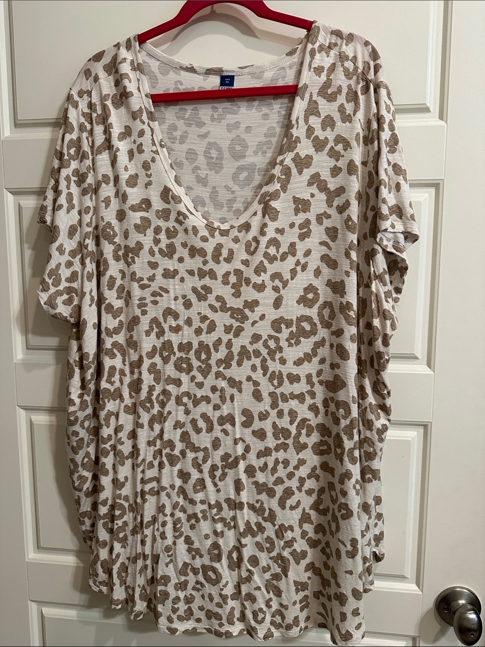 Old Navy Cream and Brown Leopard V-Neck Short Sleeve Top